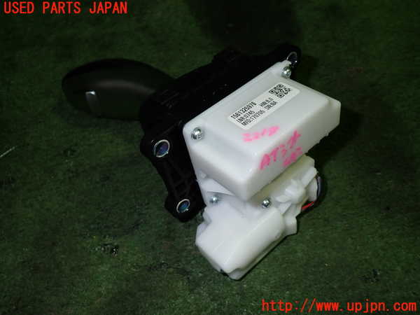 5UPJ-22147555]アルファロメオ・ジュリア(95220)ATシフトレバー 中古_m0002.jpg