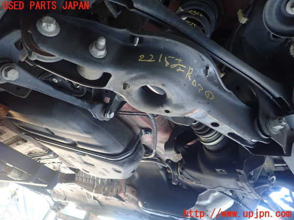 5UPJ-22155226]BMW 118d(1S20 F20)左リアロアアーム1 中古_m0001.jpg