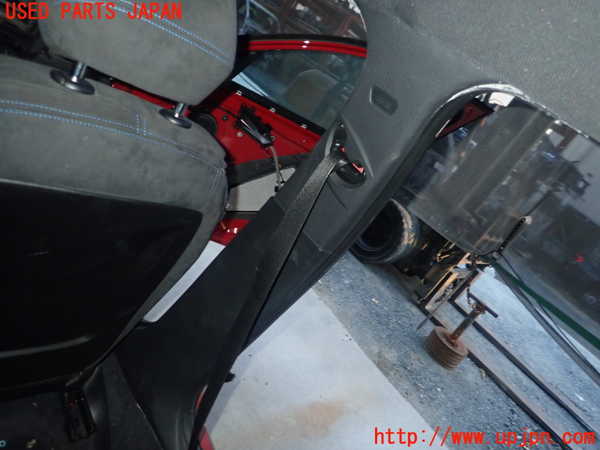 5UPJ-22157665]BMW 118d(1S20 F20)右センターピラートリム 中古_m0001.jpg