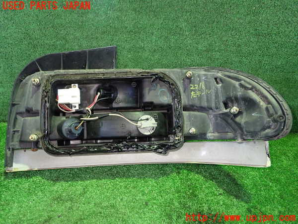 1UPJ-22161536]インプレッサ WRX-STi(GC8)左テールランプ 中古_m0002.jpg