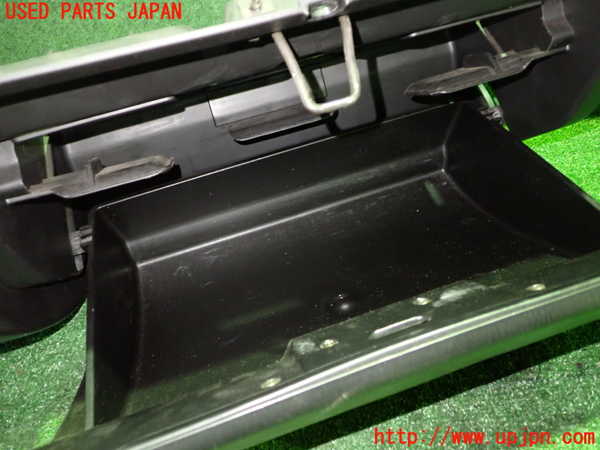 5UPJ-22167516]インプレッサ WRX-STi(GC8)グローブボックス1 中古_m0002.jpg