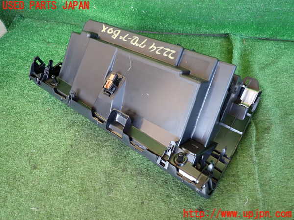 2UPJ-22247516]クロストレック(GUD)グローブボックス1 中古_m0002.jpg