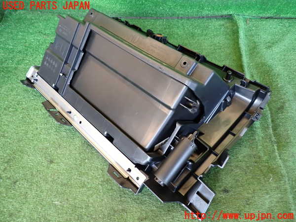 2UPJ-22247516]クロストレック(GUD)グローブボックス1 中古_m0003.jpg