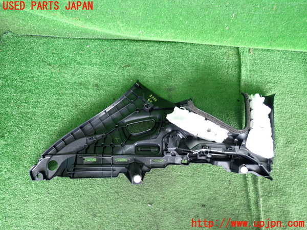 2UPJ-22247675]クロストレック(GUD)右リアピラートリム 中古_m0002.jpg