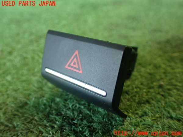 5UPJ-22276290]VW ザ･ビートル(16CBZ)ハザードスイッチ 中古_m0001.jpg