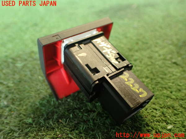 5UPJ-22276290]VW ザ･ビートル(16CBZ)ハザードスイッチ 中古_m0003.jpg