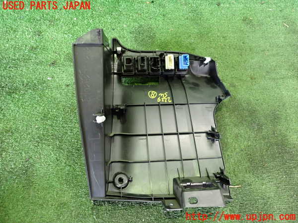 2UPJ-22296313]アウトランダーPHEV(GG2W)スイッチ8 (パワーリアゲート 車両接近警報OFF LDW FCM ) 中古_m0002.jpg