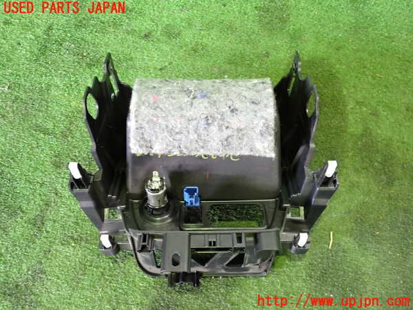 2UPJ-22297549]アウトランダーPHEV(GG2W)コンソール 中古_m0003.jpg