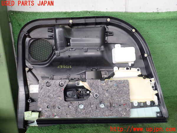 2UPJ-22291234]アウトランダーPHEV(GG2W)右前ドア内張り 中古_m0004.jpg