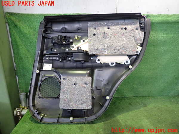 2UPJ-22291324]アウトランダーPHEV(GG2W)左後ドア内張り 中古_m0003.jpg