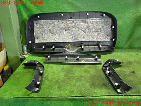 2UPJ-22291578]アウトランダーPHEV(GG2W)バックドア内張り 中古_m0002.jpg