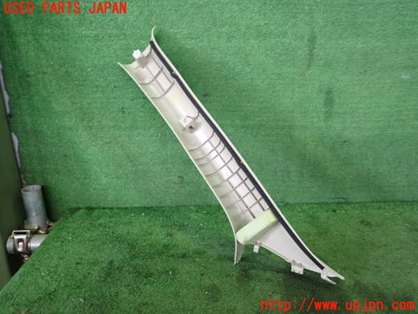 2UPJ-22297655]アウトランダーPHEV(GG2W)右フロントピラートリム 中古_m0002.jpg