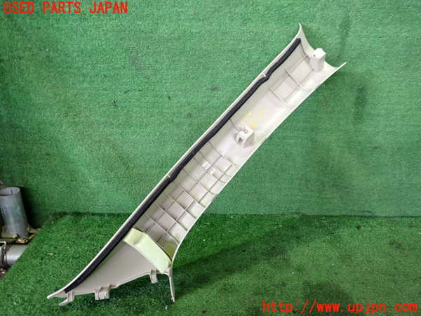 2UPJ-22297660]アウトランダーPHEV(GG2W)左フロントピラートリム 中古_m0002.jpg