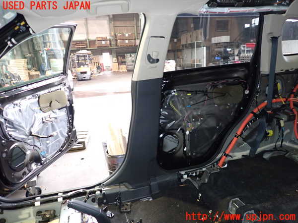2UPJ-22297665]アウトランダーPHEV(GG2W)右センターピラートリム 中古_m0001.jpg