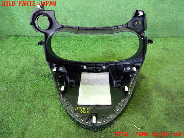 2UPJ-22297510]アウトランダーPHEV(GG2W)メーターフード 中古_m0003.jpg