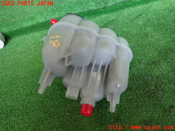 2UPJ-22302410]アウディ・A4 アバント(8WDEZ)ラジエータータンク 中古_m0002.jpg
