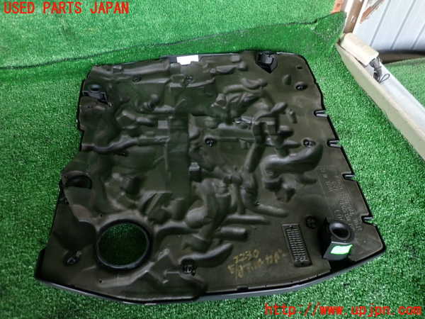 2UPJ-22302160]アウディ・A4 アバント(8WDEZ)エンジンアッパーカバー 中古_m0002.jpg