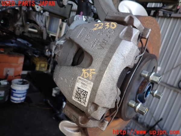 2UPJ-22304080]アウディ・A4 アバント(8WDEZ)右フロントキャリパー 中古_m0001.jpg