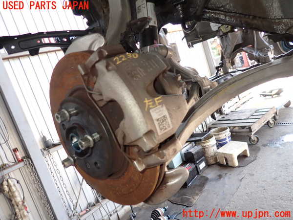 2UPJ-22304085]アウディ・A4 アバント(8WDEZ)左フロントキャリパー 中古_m0001.jpg