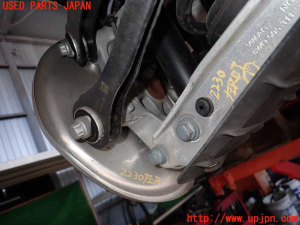 2UPJ-22304305]アウディ・A4 アバント(8WDEZ)左リアナックルハブ 中古_m0001.jpg