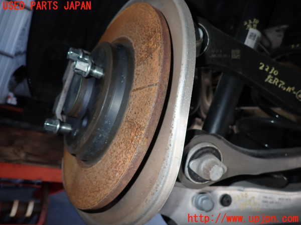 2UPJ-22304305]アウディ・A4 アバント(8WDEZ)左リアナックルハブ 中古_m0002.jpg