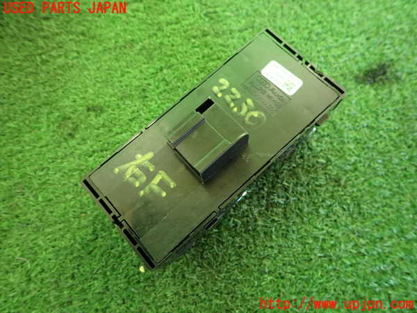 2UPJ-22306240]アウディ・A4 アバント(8WDEZ)右前パワーウィンドウスイッチ 中古_m0002.jpg