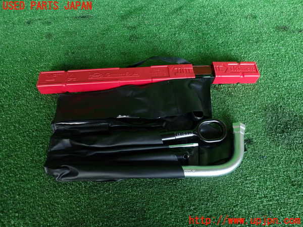 2UPJ-22307805]アウディ・A4 アバント(8WDEZ)車載工具 中古_m0001.jpg