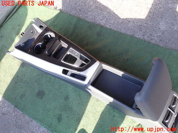 2UPJ-22307540]アウディ・A4 アバント(8WDEZ)センターコンソール 中古_m0002.jpg
