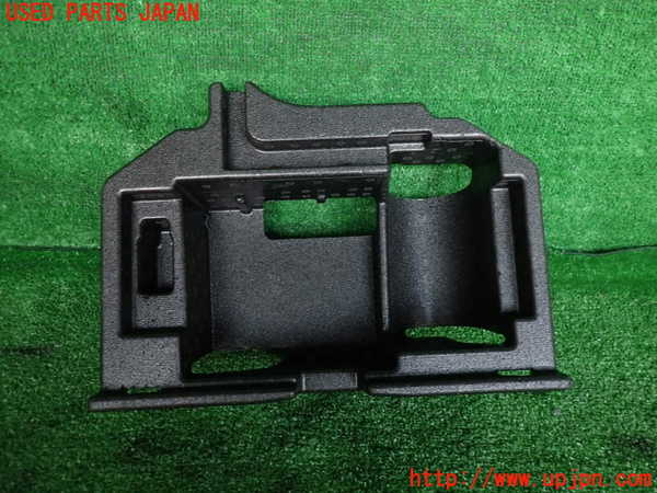 2UPJ-22307771]アウディ・A4 アバント(8WDEZ)ラゲッジトレイ1 中古_m0001.jpg