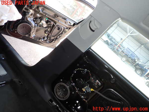 2UPJ-22307665]アウディ・A4 アバント(8WDEZ)右センターピラートリム 中古_m0001.jpg