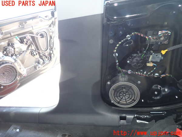 2UPJ-22307665]アウディ・A4 アバント(8WDEZ)右センターピラートリム 中古_m0003.jpg