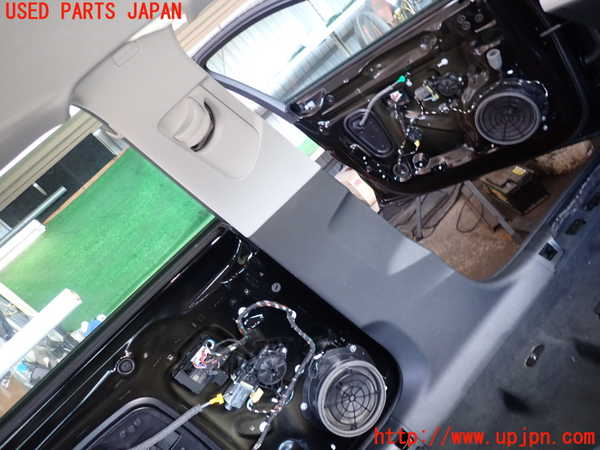2UPJ-22307670]アウディ・A4 アバント(8WDEZ)左センターピラートリム 中古_m0001.jpg