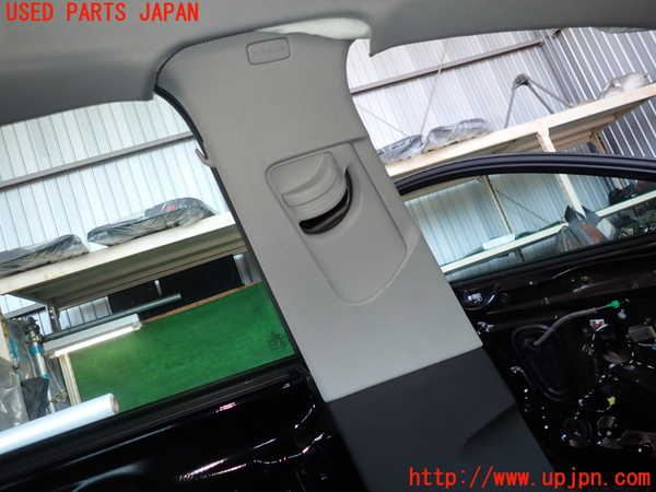 2UPJ-22307670]アウディ・A4 アバント(8WDEZ)左センターピラートリム 中古_m0002.jpg