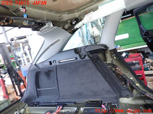 2UPJ-22307680]アウディ・A4 アバント(8WDEZ)左リアピラートリム 中古_m0001.jpg