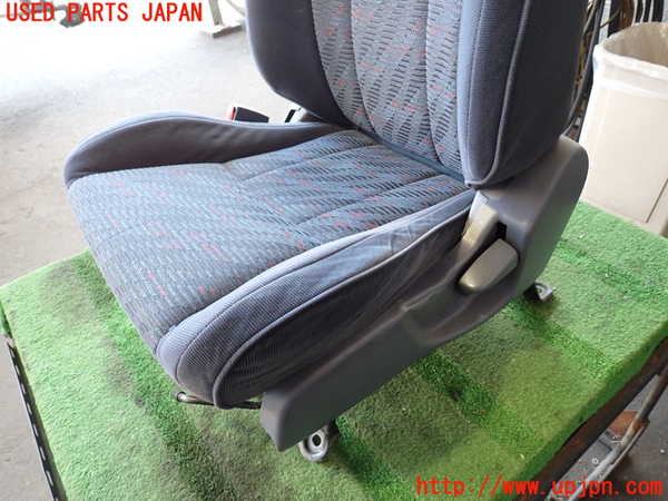 2UPJ-22337065]ハイラックスサーフ(KZN185W)助手席シート 中古_m0002.jpg