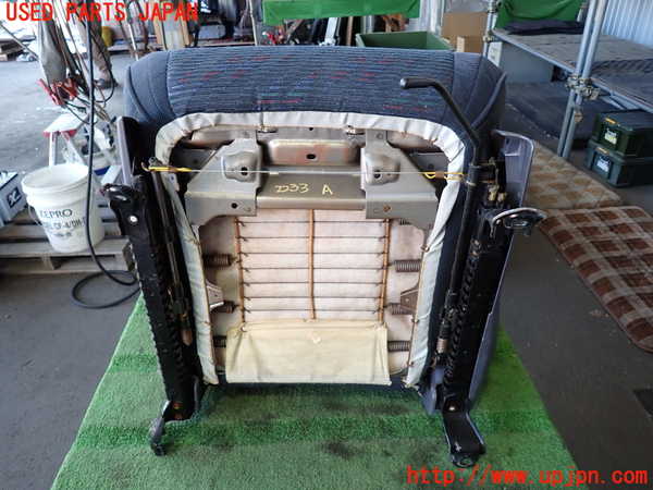 2UPJ-22337065]ハイラックスサーフ(KZN185W)助手席シート 中古_m0005.jpg