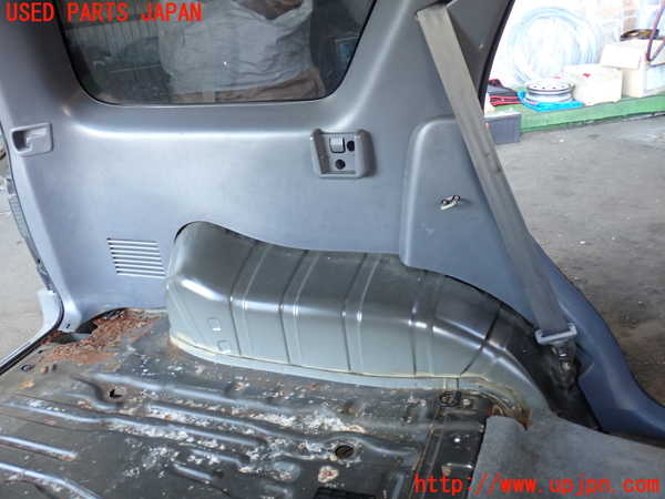 2UPJ-22337680]ハイラックスサーフ(KZN185W)左リアピラートリム 中古_m0003.jpg