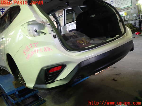 5UPJ-22361610]レヴォーグ(VN5)リアバンパー 中古_m0001.jpg