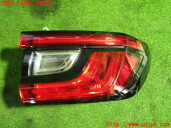 5UPJ-22361530]レヴォーグ(VN5)右テールランプ 中古_m0001.jpg