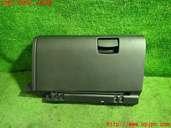 5UPJ-22367516]レヴォーグ(VN5)グローブボックス1 中古_m0001.jpg