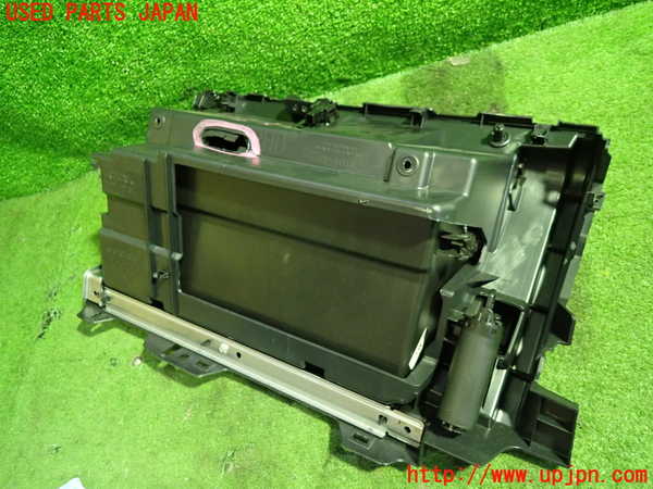 5UPJ-22367516]レヴォーグ(VN5)グローブボックス1 中古_m0003.jpg