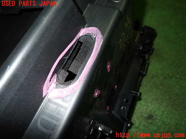 5UPJ-22367516]レヴォーグ(VN5)グローブボックス1 中古_m0005.jpg