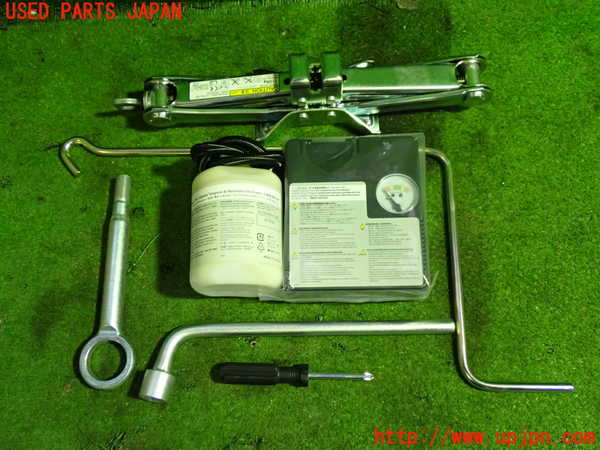 5UPJ-22367805]レヴォーグ(VN5)車載工具 中古_m0001.jpg