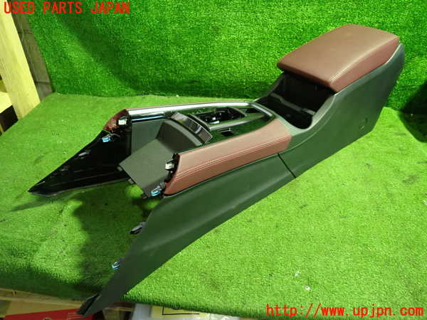 5UPJ-22367540]レヴォーグ(VN5)センターコンソール 中古_m0001.jpg