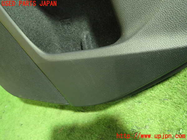 5UPJ-22361294]レヴォーグ(VN5)右後ドア内張り 中古_m0002.jpg