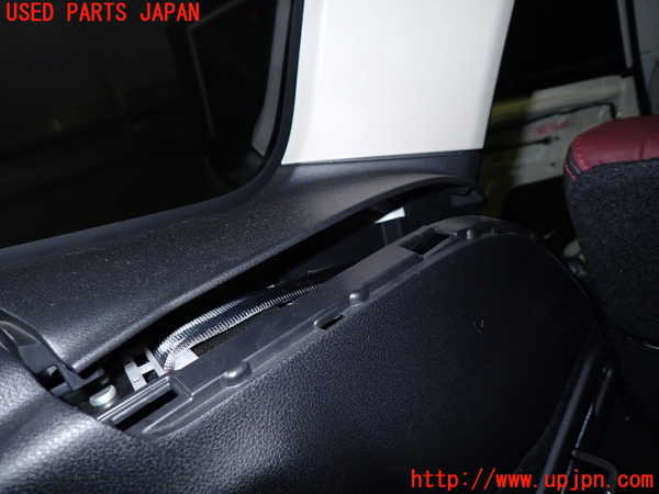 5UPJ-22367680]レヴォーグ(VN5)左リアピラートリム 中古_m0004.jpg