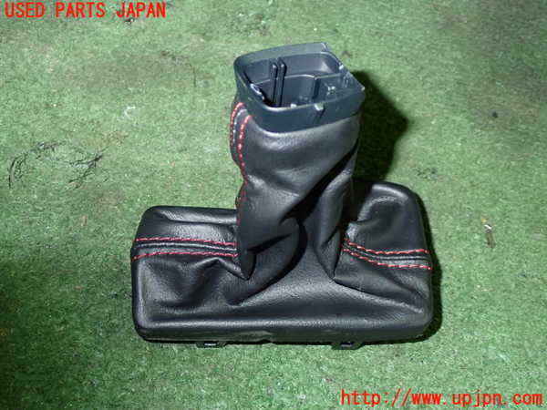 5UPJ-22367575]レヴォーグ(VN5)シフトブーツ 中古_m0001.jpg