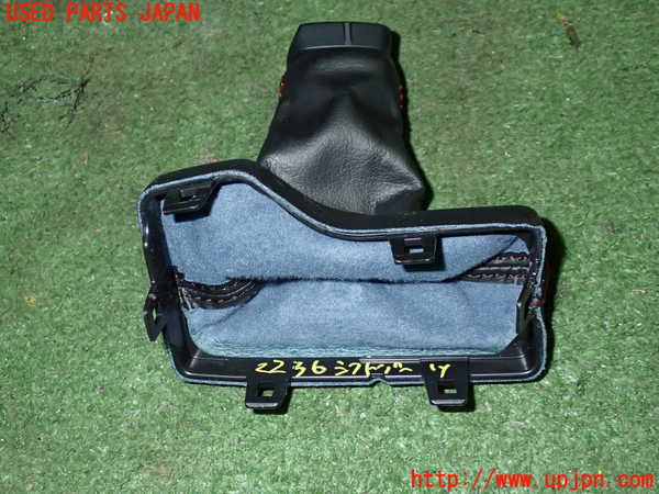 5UPJ-22367575]レヴォーグ(VN5)シフトブーツ 中古_m0003.jpg