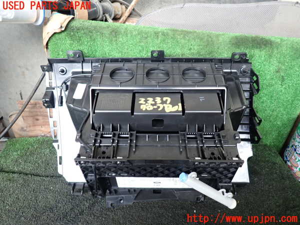 1UPJ-22377516]ランドローバー・レンジローバー イヴォーク(LV2A)グローブボックス1 中古_m0003.jpg