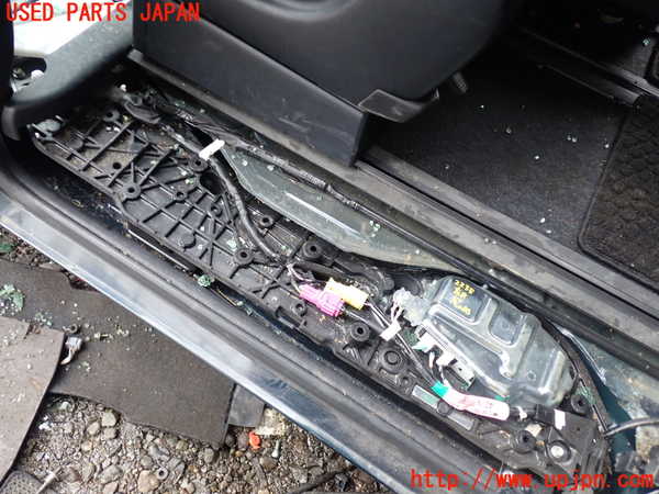 5UPJ-22381349]エスクァイアハイブリッド(ZWR80G)左後パワースライドドアユニット 中古_m0001.jpg